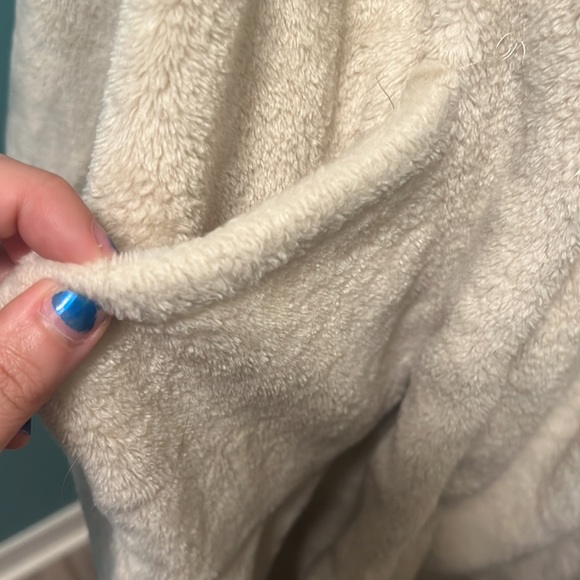 Summer & Rose Hooded Cream Soft Robe - Picture 5 of 9